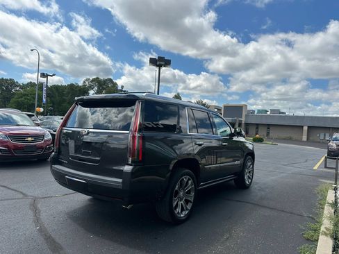 Used 2017 Cadillac Escalade Platinum AWD/4WD image 4