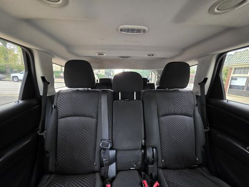 Used 2014 Dodge Journey SXT w/ Flexible Seating Group image 33