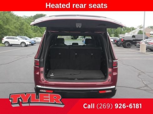 Used 2022 Jeep Wagoneer Series III w/ Premium Group I AWD/4WD image 14