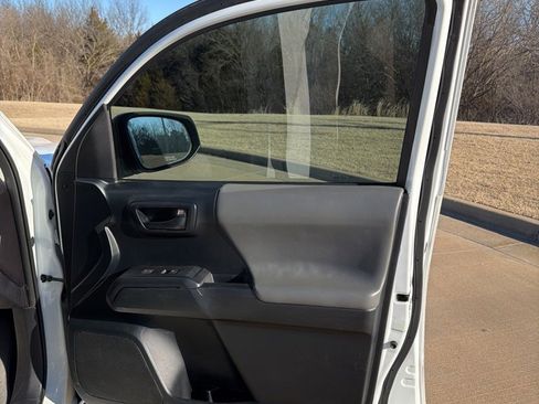 Used 2016 Toyota Tacoma SR5 image 33