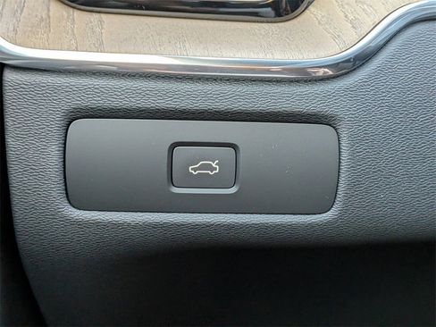 New 2026 Volvo XC60 B5 Plus w/ Protection Package Premier image 33