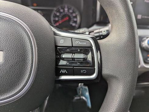 Used 2023 Kia Sorento LX image 11