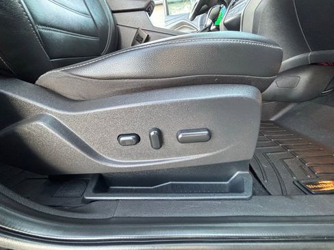 Used 2017 Ford Escape SE w/ SE Leather Comfort Package image 32