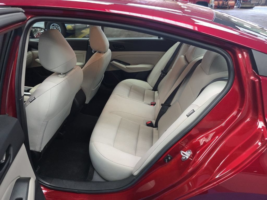 Used 2025 Nissan Altima 2.5 SV FWD image 18