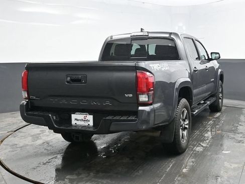 Used 2019 Toyota Tacoma TRD Sport AWD/4WD image 6