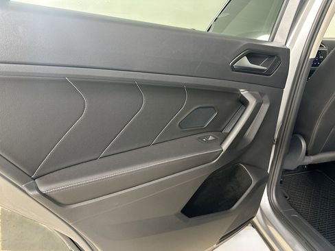 Used 2022 Volkswagen Tiguan SE image 32