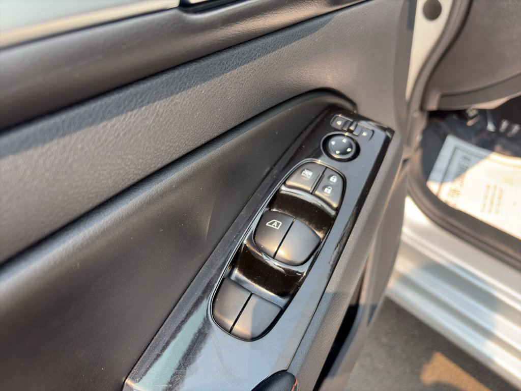 Used 2024 Nissan Altima 2.5 SR FWD image 12