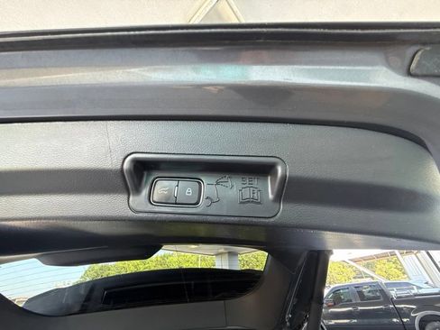 Used 2022 Ford Explorer Limited w/ Equipment Group 301A AWD/4WD image 43