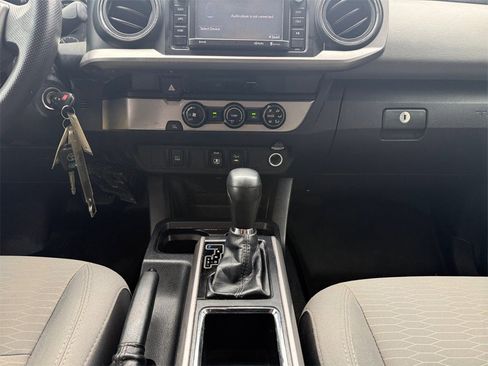 Used 2018 Toyota Tacoma TRD Off-Road image 10