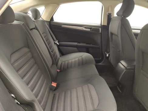 Used 2017 Ford Fusion SE image 19