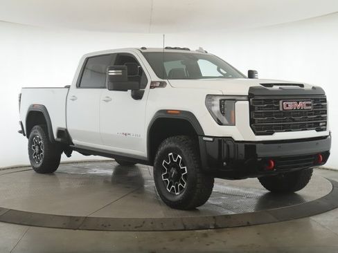 Used 2026 GMC Sierra 2500 AT4X image 2