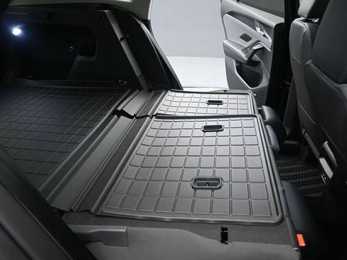 New 2026 Volkswagen Tiguan SE image 16