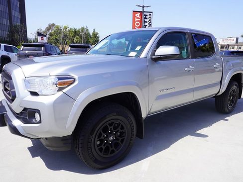 Used 2022 Toyota Tacoma SR5 RWD image 4