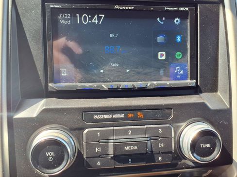 Used 2015 Ford F150 Lariat w/ Equipment Group 502A Luxury RWD image 6