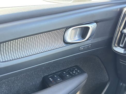 Used 2021 Volvo XC40 T5 R-Design w/ Climate Package image 23