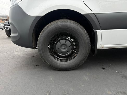 Used 2025 Mercedes-Benz Sprinter 2500 image 9