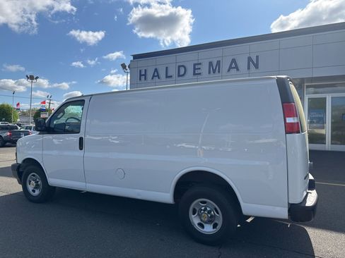 Used 2022 Chevrolet Express 2500 w/ Driver Convenience Package RWD image 8