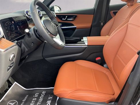 Certified 2025 Mercedes-Benz GLC 300 4MATIC image 9