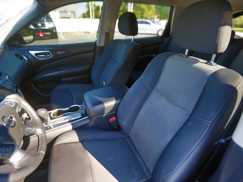 Used 2020 Nissan Pathfinder SV FWD image 5
