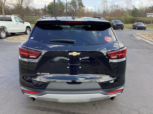 Used 2024 Chevrolet Blazer LT w/ Convenience Package FWD image 3
