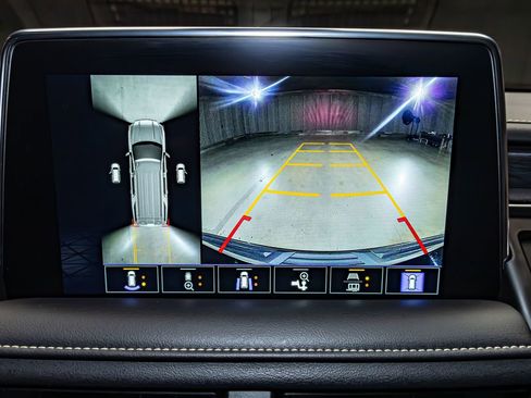 Used 2024 GMC Yukon XL SLT w/ SLT Luxury Package image 19