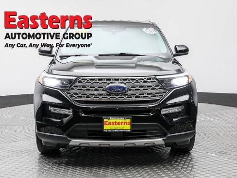 Used 2022 Ford Explorer Limited w/ Equipment Group 301A AWD/4WD image 2
