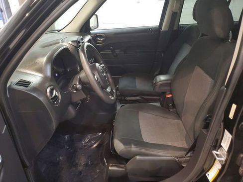 Used 2014 Jeep Patriot Sport image 12