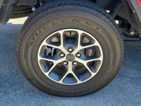 Used 2024 Jeep Gladiator Sport image 5