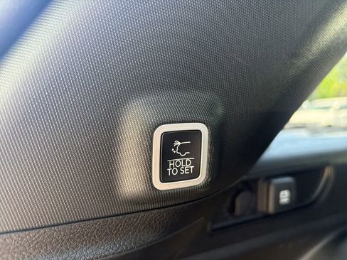 Used 2024 Jeep Grand Cherokee Altitude image 11