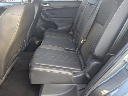 Used 2024 Volkswagen Tiguan SE image 21