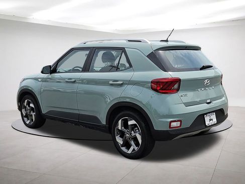 Used 2025 Hyundai Venue SEL FWD image 5