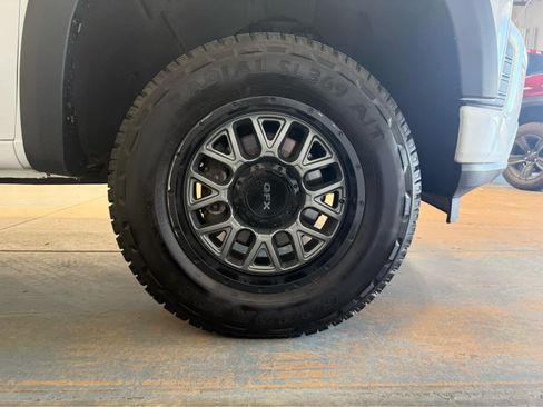 Used 2022 Chevrolet Silverado 1500 Custom w/ Safety Confidence Package AWD/4WD image 10