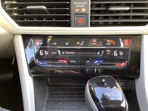 New 2025 Volkswagen Jetta SE image 24