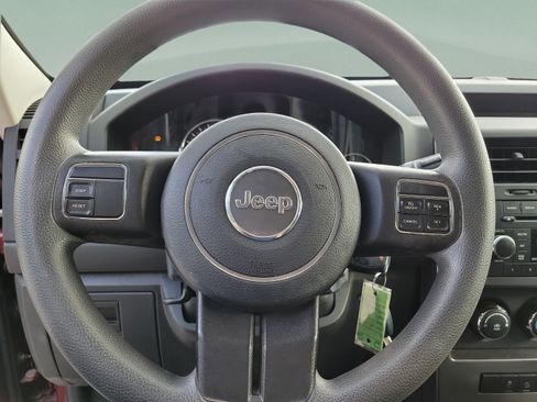Used 2012 Jeep Liberty Sport AWD/4WD image 19