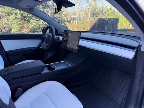 Used 2022 Tesla Model Y Performance image 11