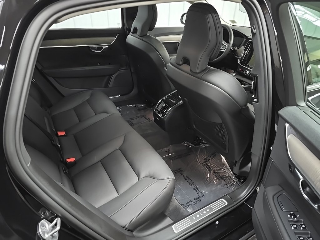 Used 2025 Volvo S90 B6 Plus AWD/4WD image 18