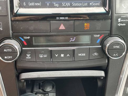 Used 2017 Toyota Camry XLE FWD image 37