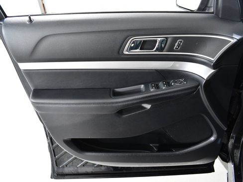 Used 2016 Ford Explorer XLT w/ Equipment Group 202A image 26