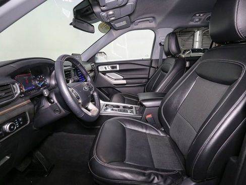 Used 2022 Ford Explorer Limited w/ Limited Technology Package image 40