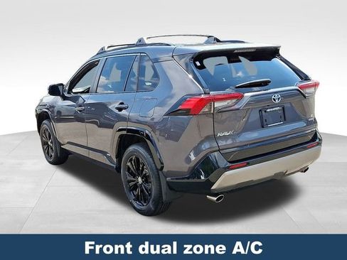 Used 2022 Toyota RAV4 SE image 5