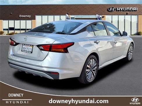 Used 2023 Nissan Altima 2.5 SV image 4