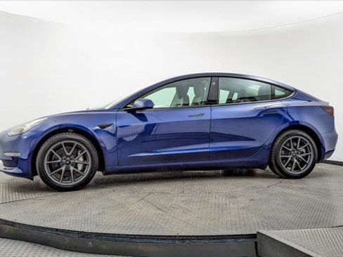 Used 2023 Tesla Model 3 Standard Range image 3