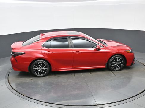 Used 2021 Toyota Camry SE w/ Cold Weather Package image 42