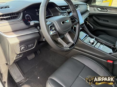 New 2025 Jeep Grand Cherokee Overland w/ Adv Protech Group III AWD/4WD image 11