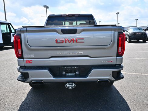 Used 2024 GMC Sierra 1500 AT4 w/ Technology Package AWD/4WD image 7