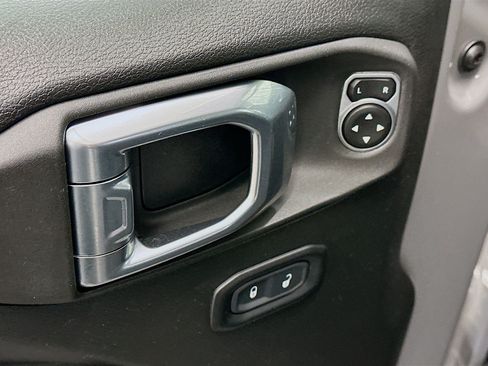 Used 2023 Jeep Wrangler Unlimited Rubicon 4xe w/ Cold Weather Group AWD/4WD image 15