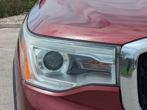 Used 2018 GMC Acadia SLT FWD image 10