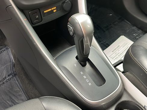 Used 2022 Chevrolet Trax LT w/ Midnight Edition AWD/4WD image 21