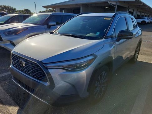 Used 2025 Toyota Corolla Cross XLE image 8