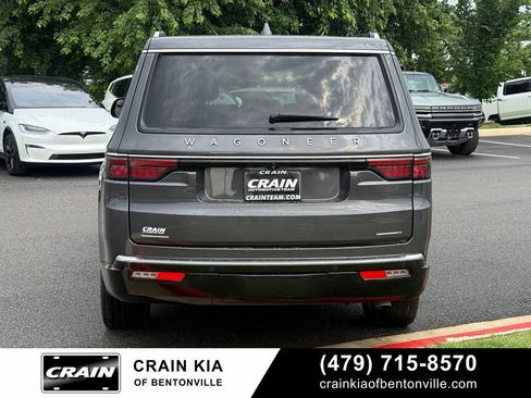 Used 2022 Jeep Wagoneer Series III w/ Premium Group I AWD/4WD image 6
